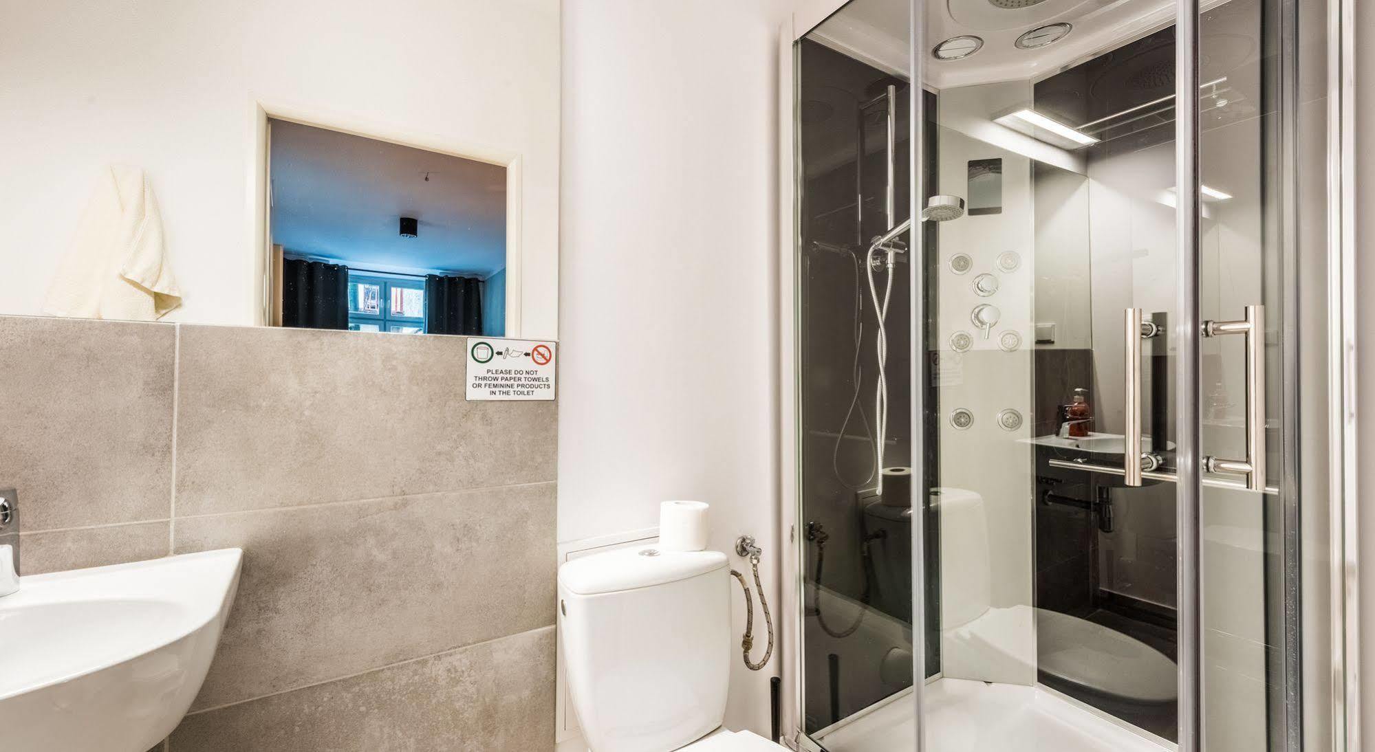 Flamingo Premium Hostel Краків Екстер'єр фото