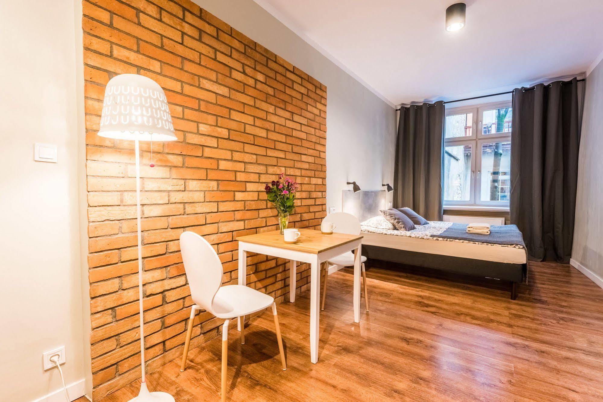 Flamingo Premium Hostel Краків Екстер'єр фото